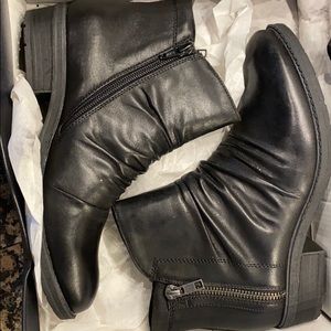 Naturalizer Yippee Black, size 6M